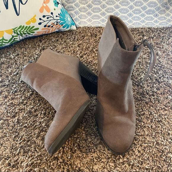Lulu’s Two Tone Zipper Ankle Booties Approx Size 6 Please See Measurements - Picture 2 of 13